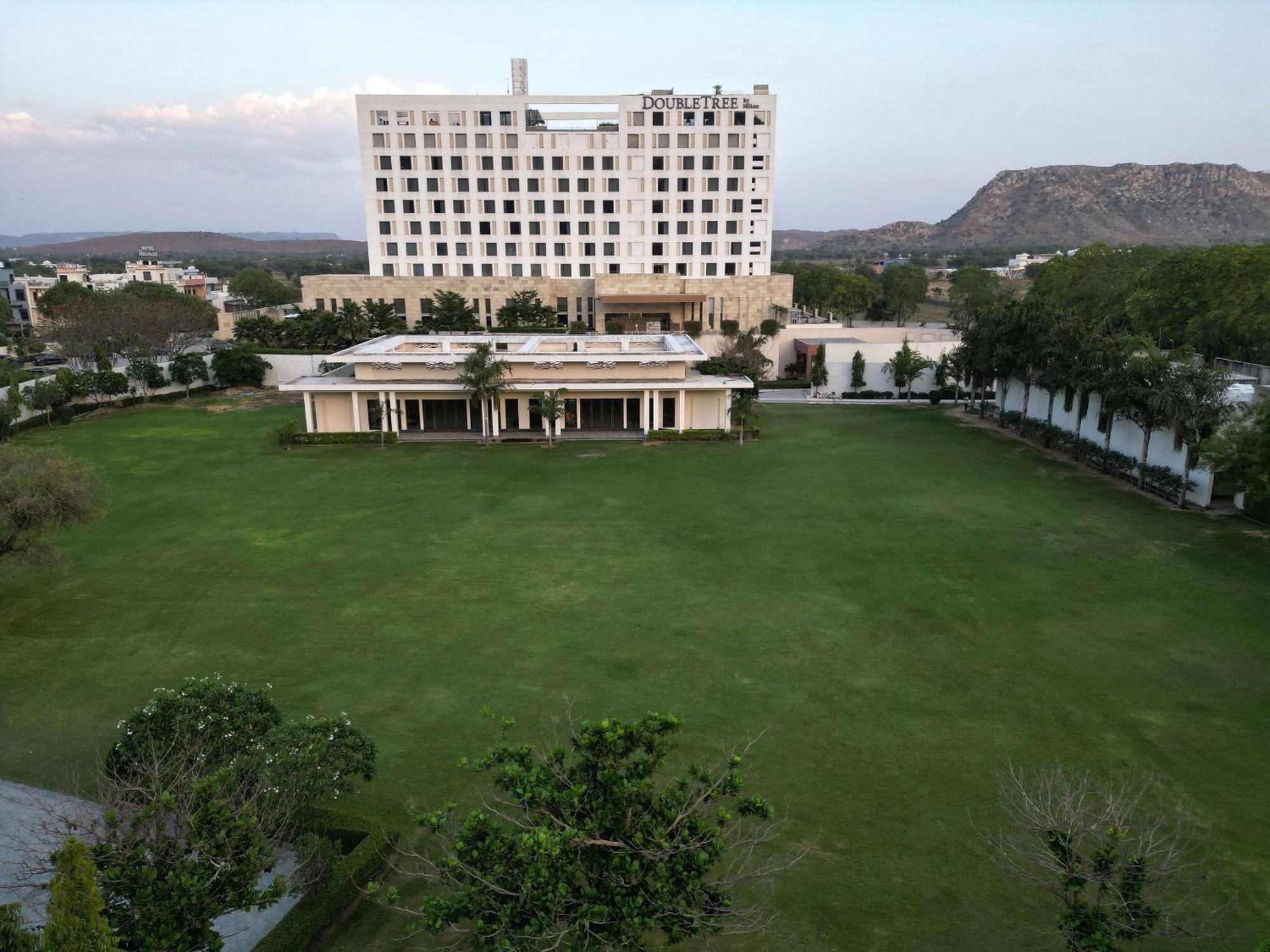 Doubletree By Hilton Jaipur Amer Eksteriør billede